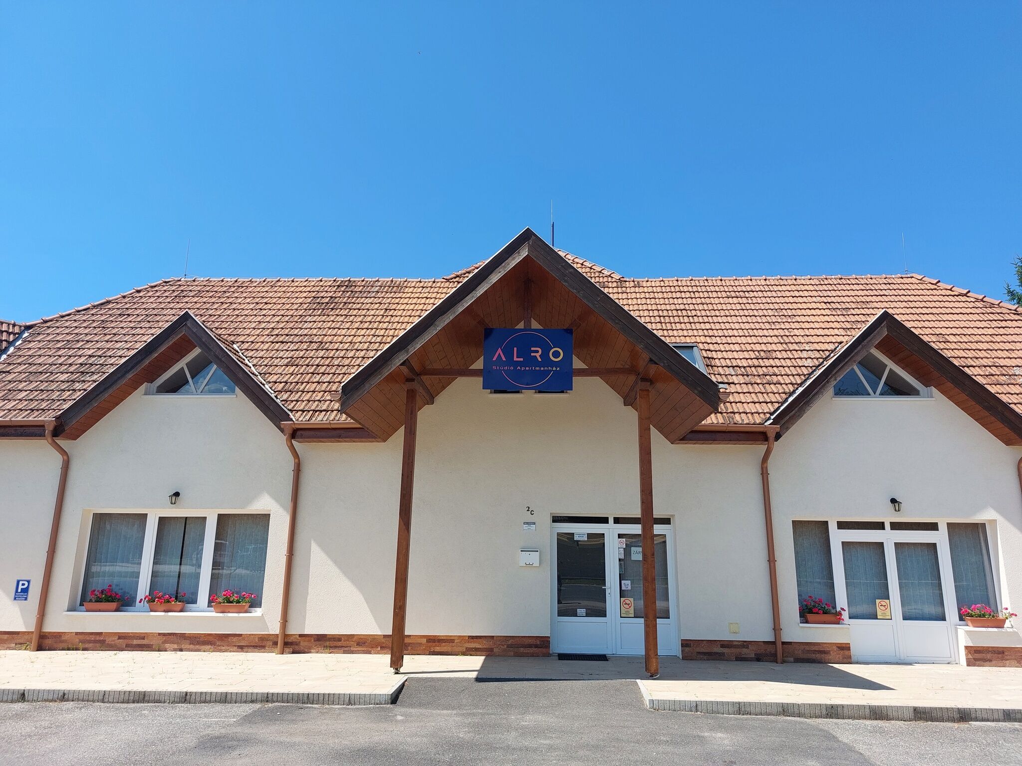 ALRO Stúdió Apartmanház Balatonszárszó