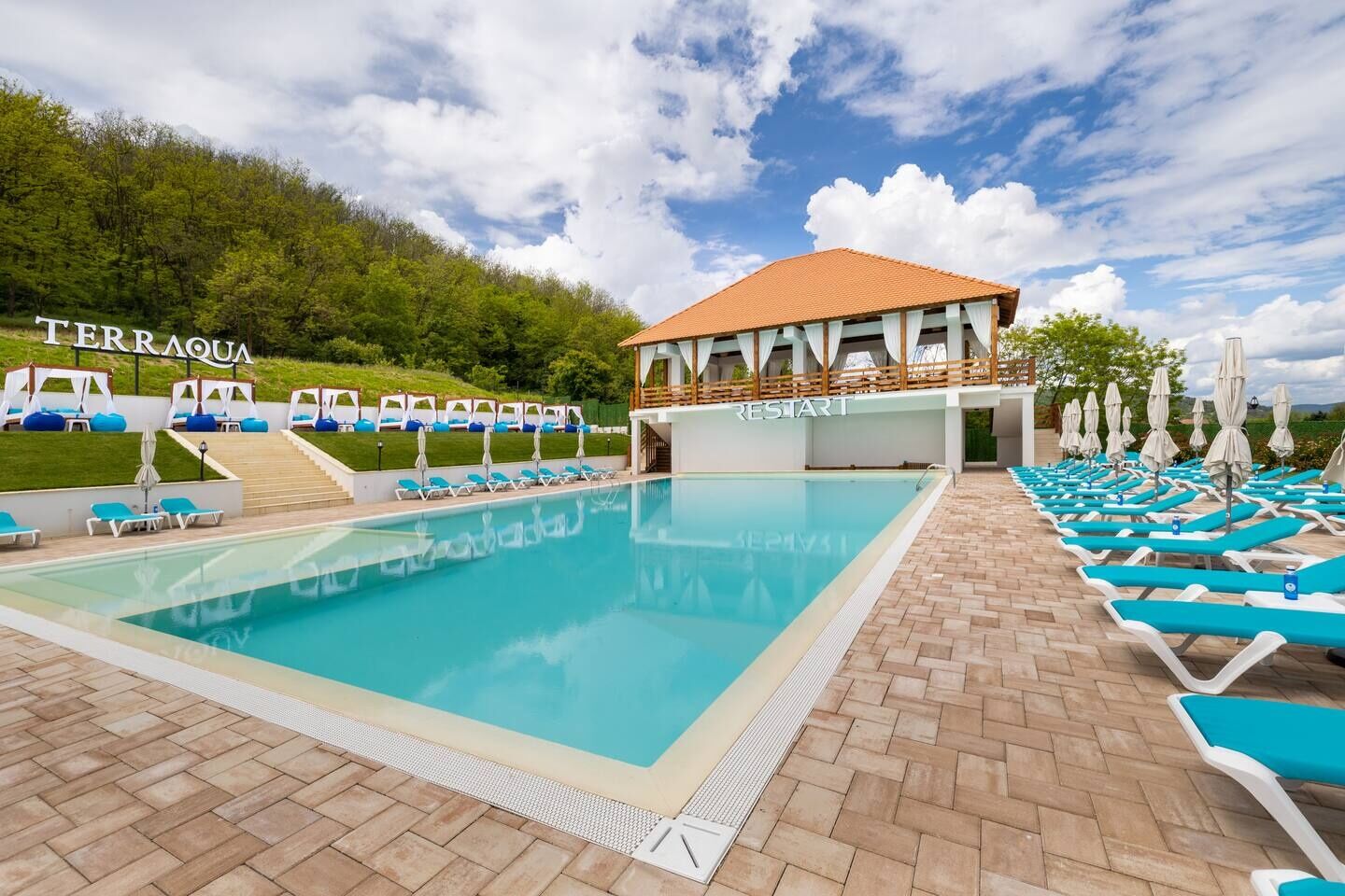 Cozy Family Retreat with Pool CA Micești