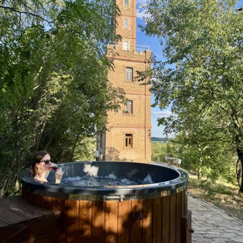 Söréttorony - A jakuzzis erdei szállás Kölesd