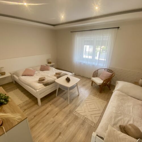 Balatonedericsi Barlang Apartman ★★★ 3