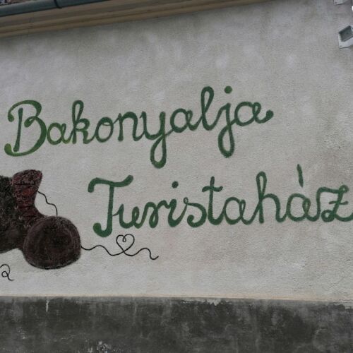 Bakonyalja Turistaház Homokbödöge