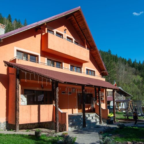 Casa La 7 Frați Broșteni