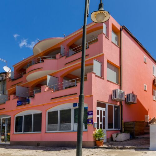 Apartments Juka Milna  2