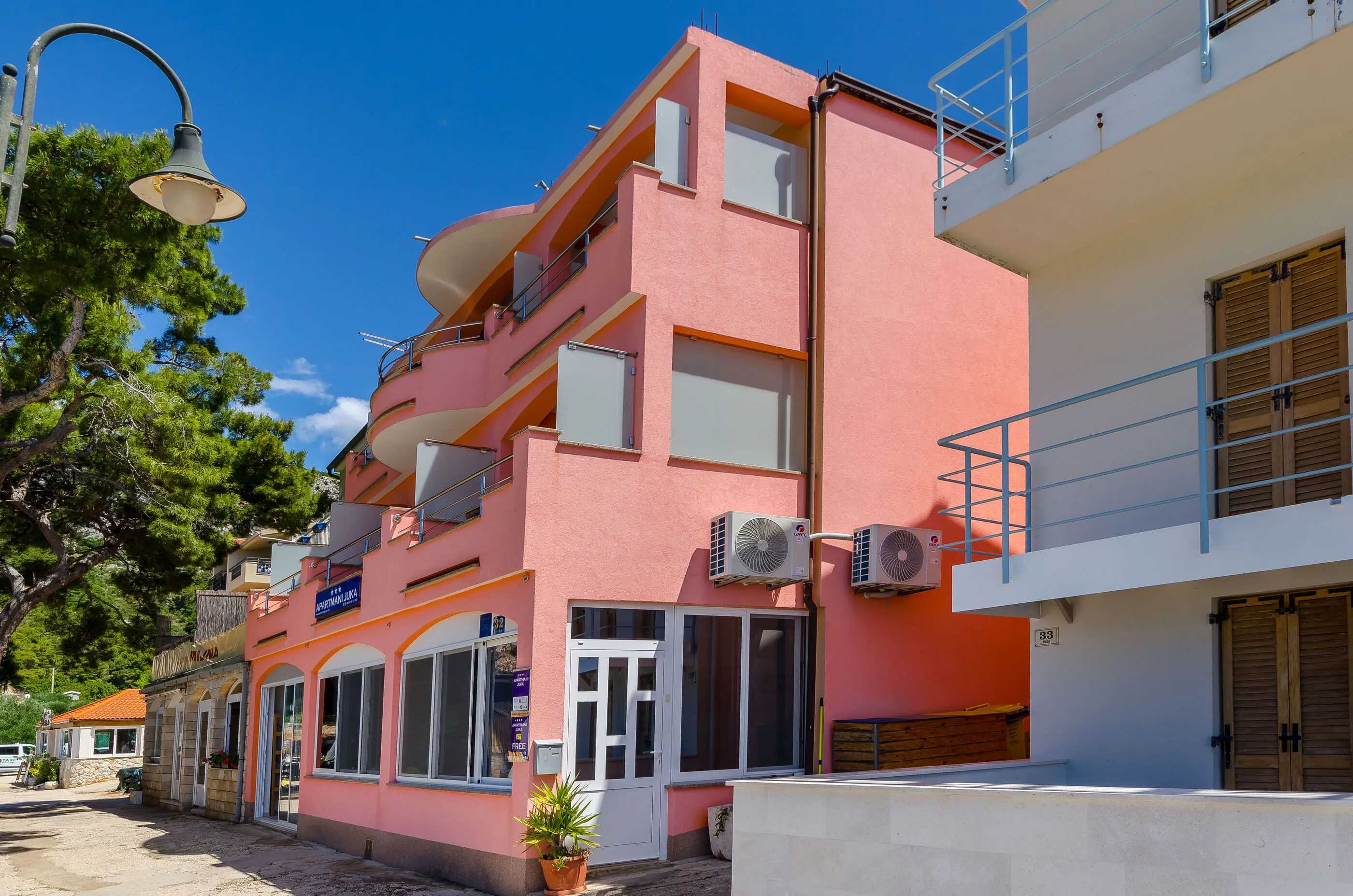 Apartments Juka Milna