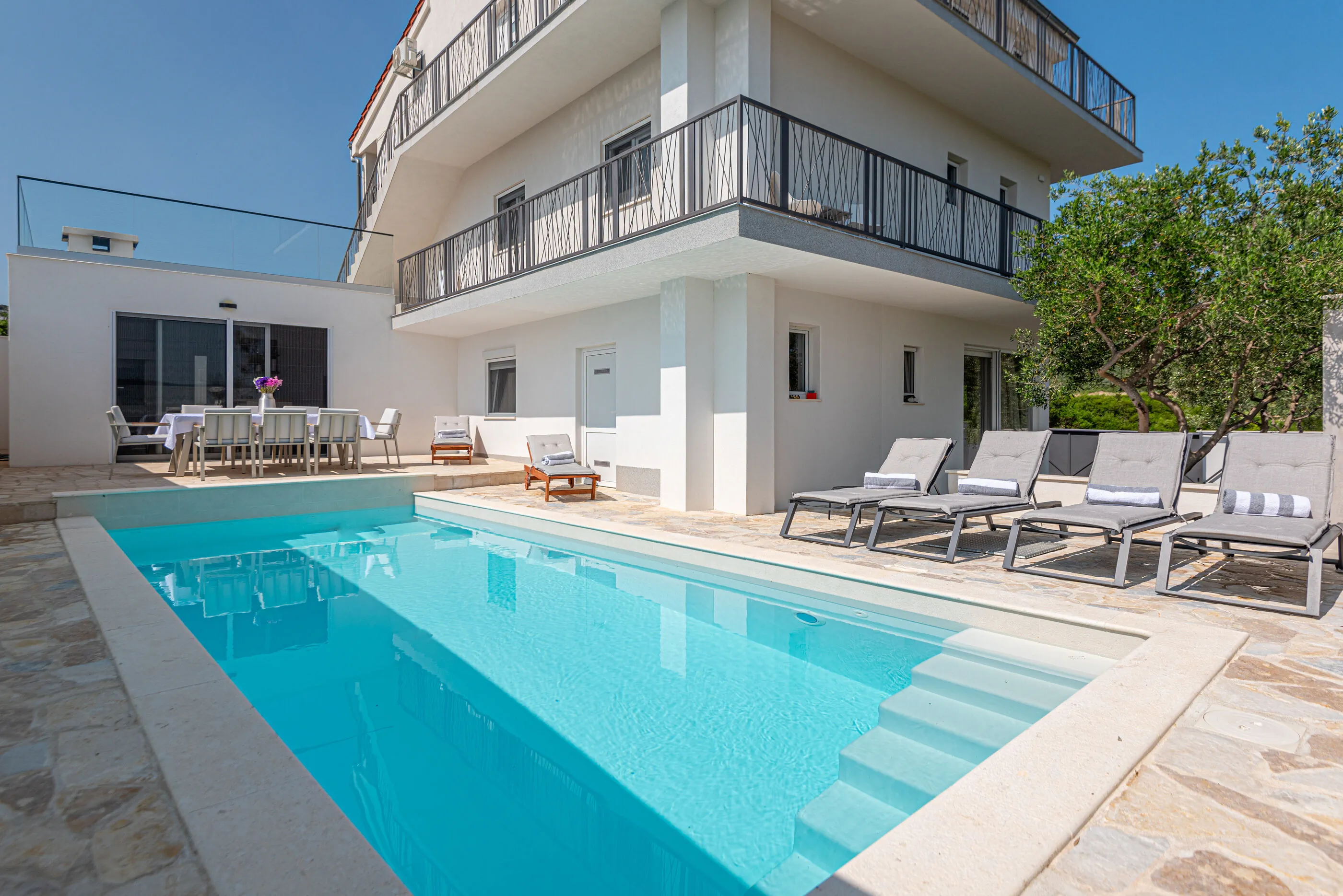 Apartments Villa Radelj B&B Pirovac