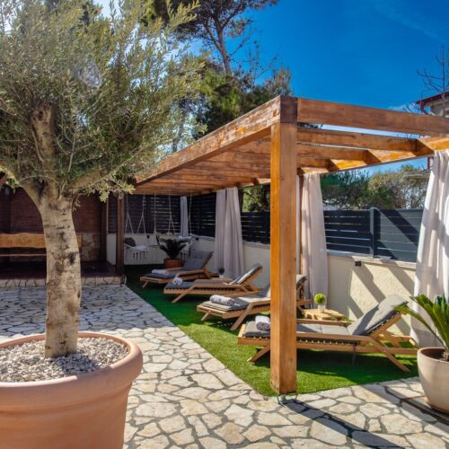Apartments Quercus Vir  2