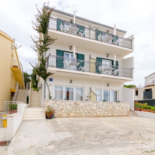 Apartments Matea Milna