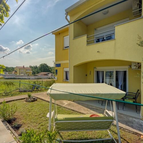 Apartments Rondine Karigador  2