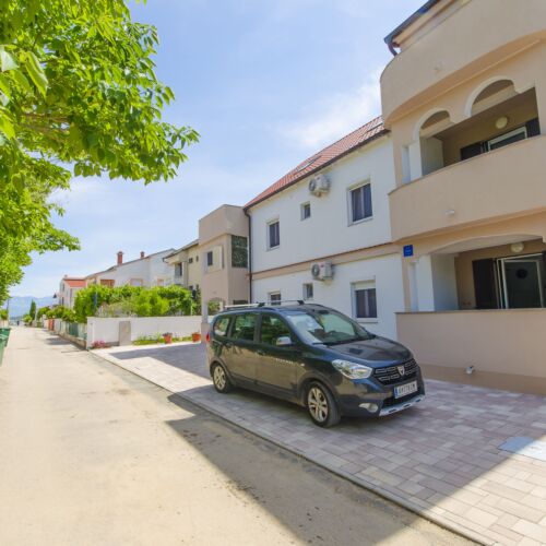 Apartments Mirjana Nin