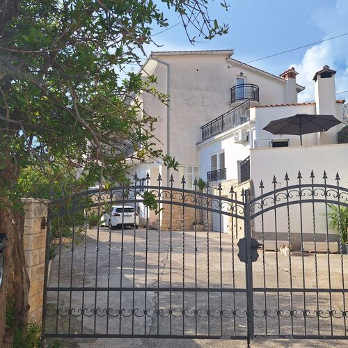 Apartment Filip Mali rat