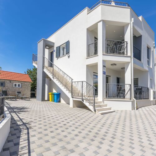 Apartments Lonamare Rogoznica