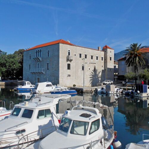 Apartments Castel L Kastel Luksic  3