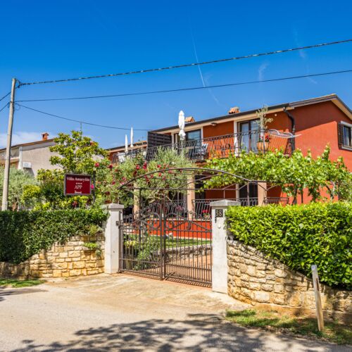 Apartments Villa Amaryllis Novigrad  2