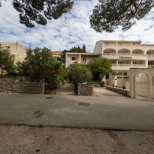 Apartments Ana and Tina Bol