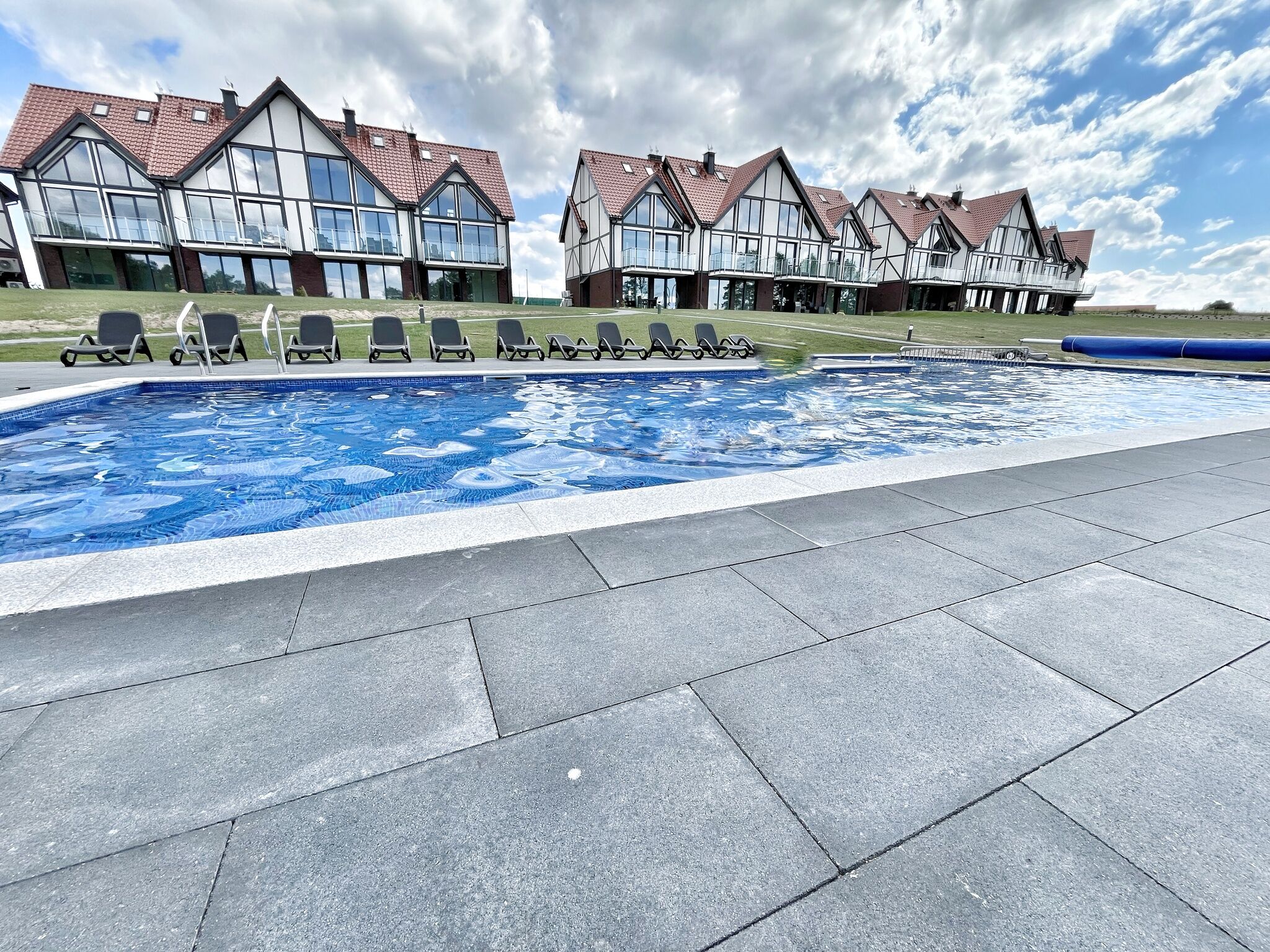 Orli Dziób - apartament nad brzegiem z basenem i sauną Kal