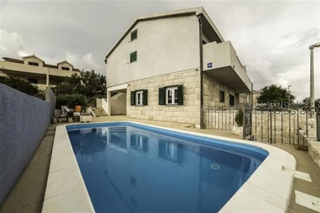 Family-friendly Apartments With Swimming Pool Povlja, Brač - 24248 Povlja