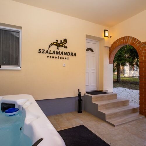 Jakuzzi a fedett teraszon