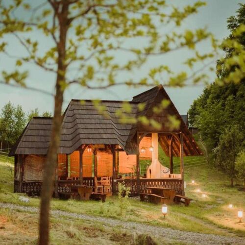 Raven's Nest - The Hidden Village in Transylvania Sub Piatră