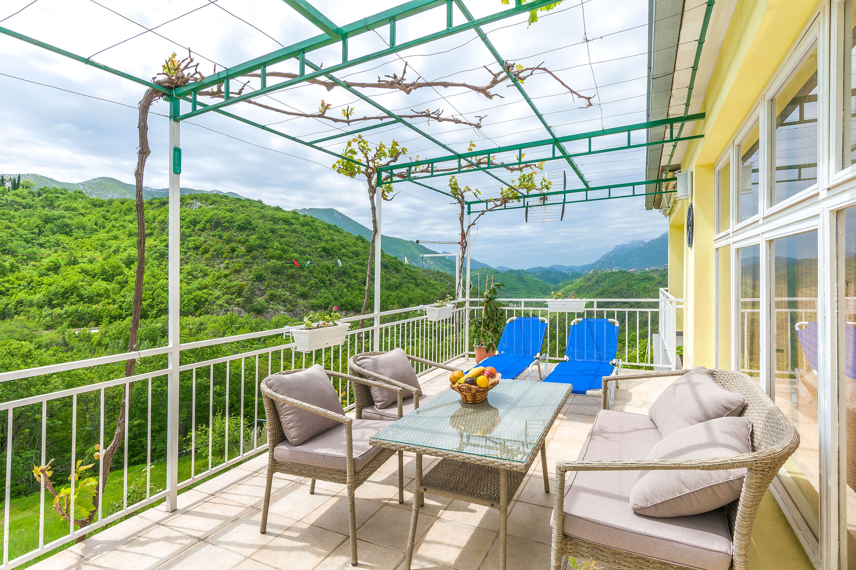 Apartment Green view Slime