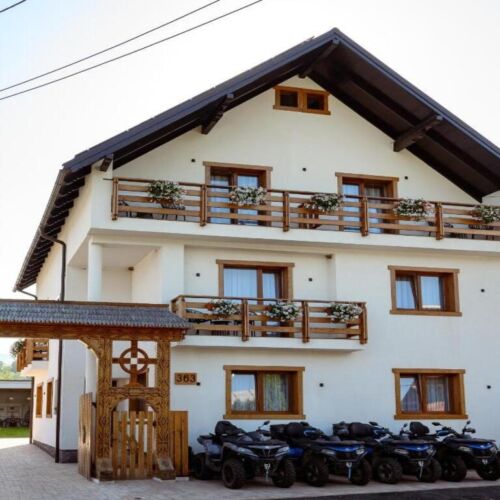 Casa Maramures Retreat & SPA Poienile Izei