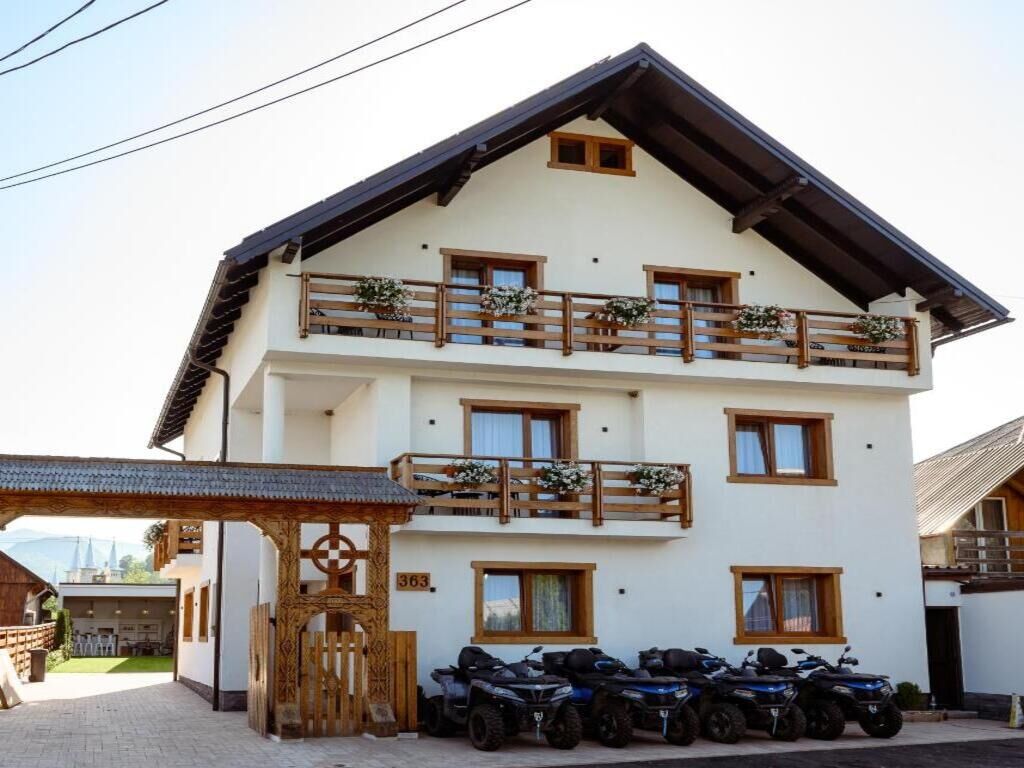 Casa Maramures Retreat & SPA Poienile Izei