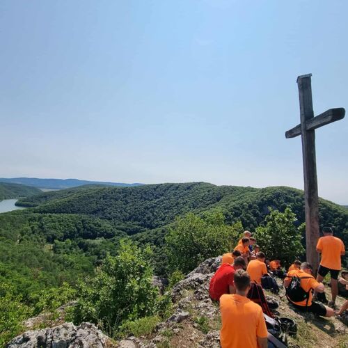 T&uacute;ravezet&eacute;s az Upponyi Kereszthez