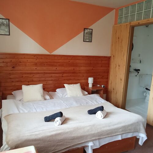 trojl&ocirc;žkov&aacute; izba 