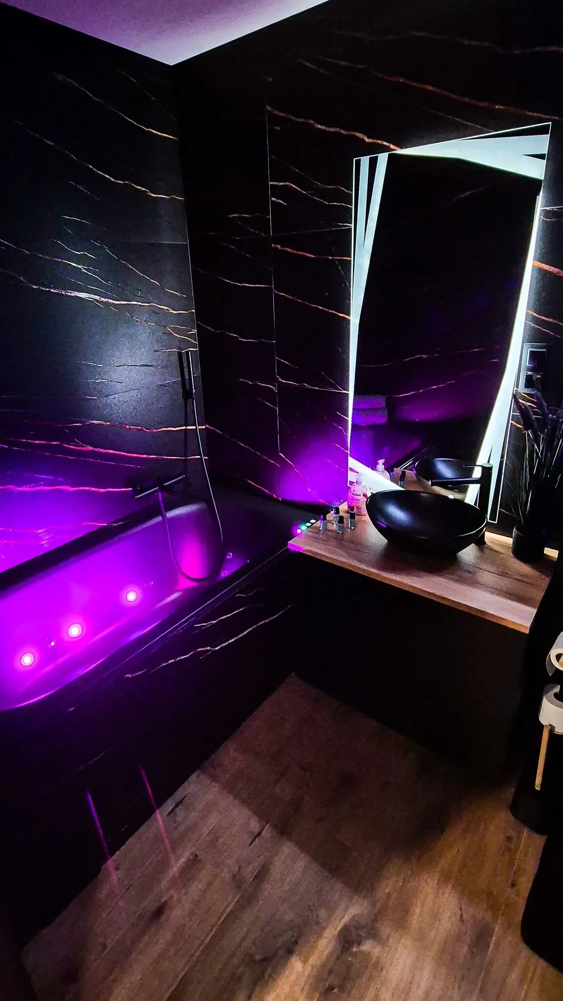 Apartament Nowy Targ Pod 27 wanna z hydromasażem, klimatyzacja