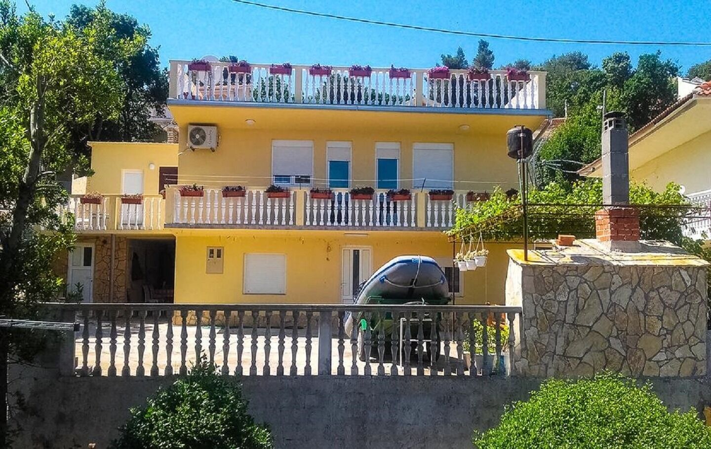 Apartments Niko Donji Karin