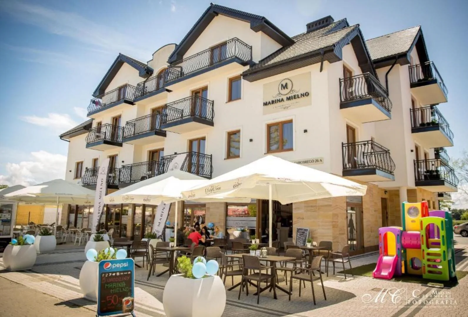 Marina Mielno Kompleks Wypoczynkowy z widokiem na jezioro