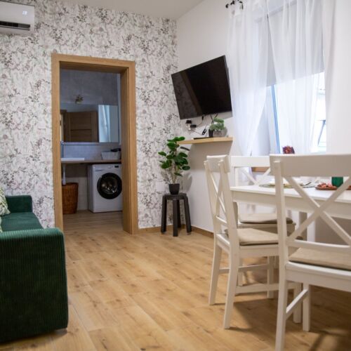 Holdudvar Közösségi Központ és Szálláshely Nádudvar