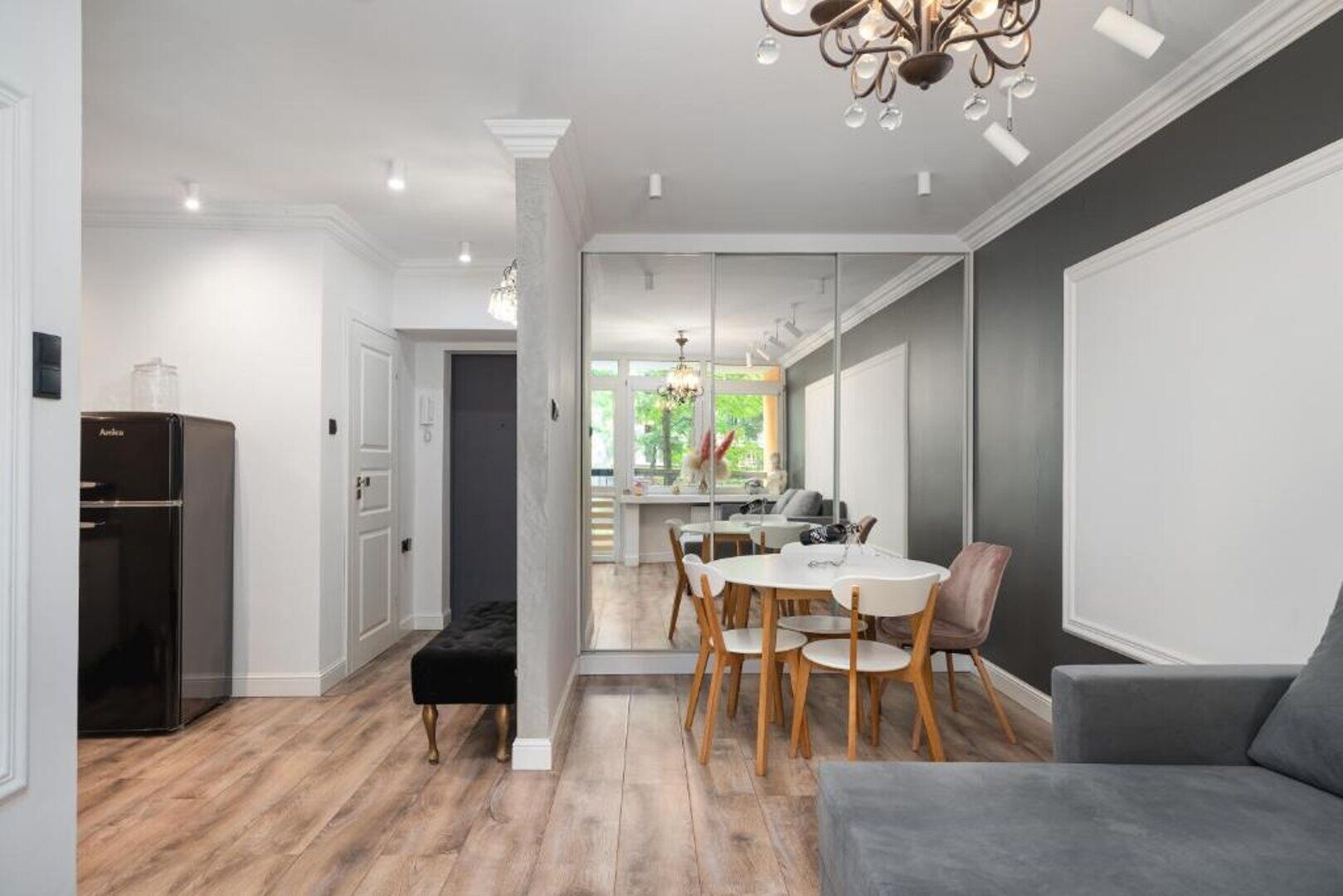 Golden Apartments Warsaw – Modern & Stylish, Aleja Solidarności