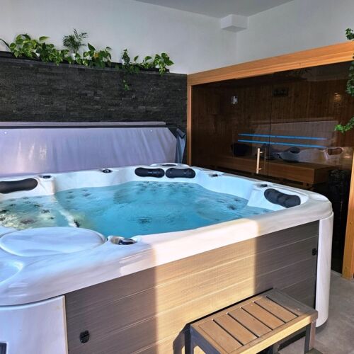 Domek z jacuzzi 