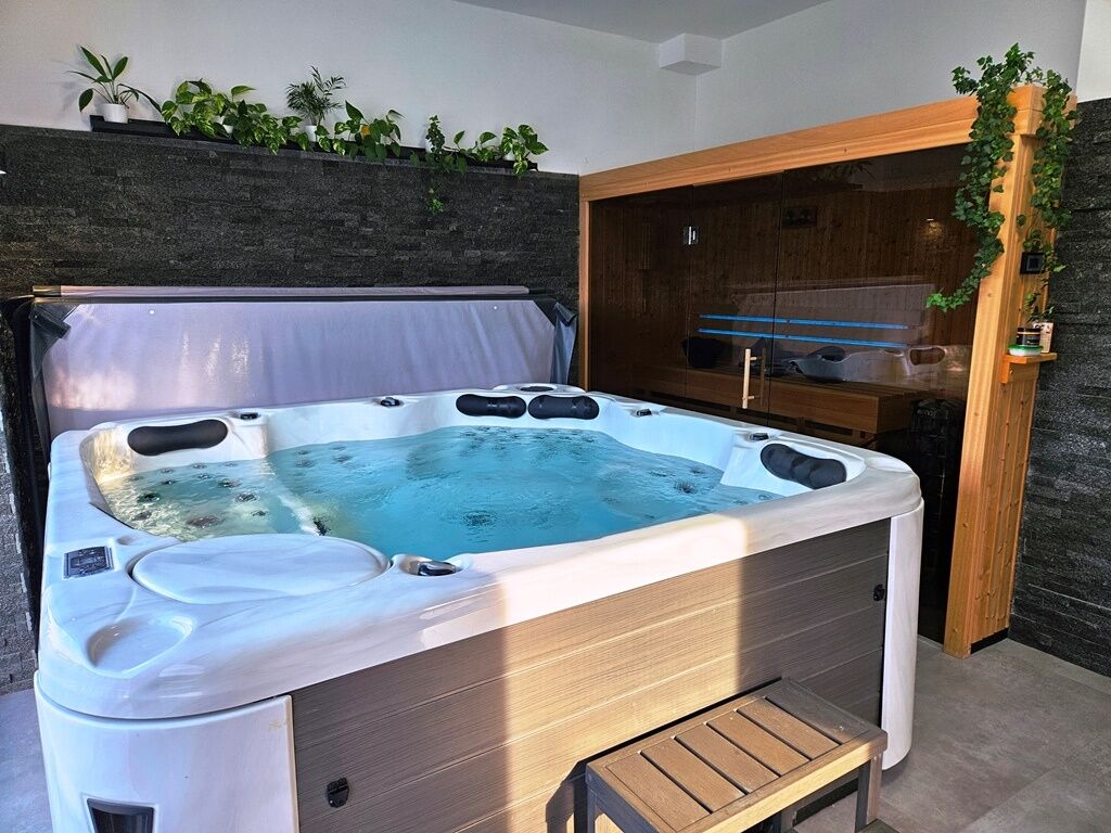 Domek z jacuzzi 
