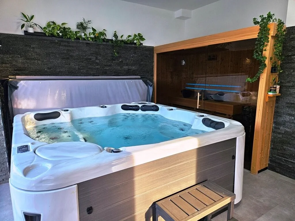 Domek z jacuzzi 