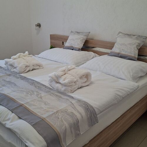 h&aacute;l&oacute;szoba2