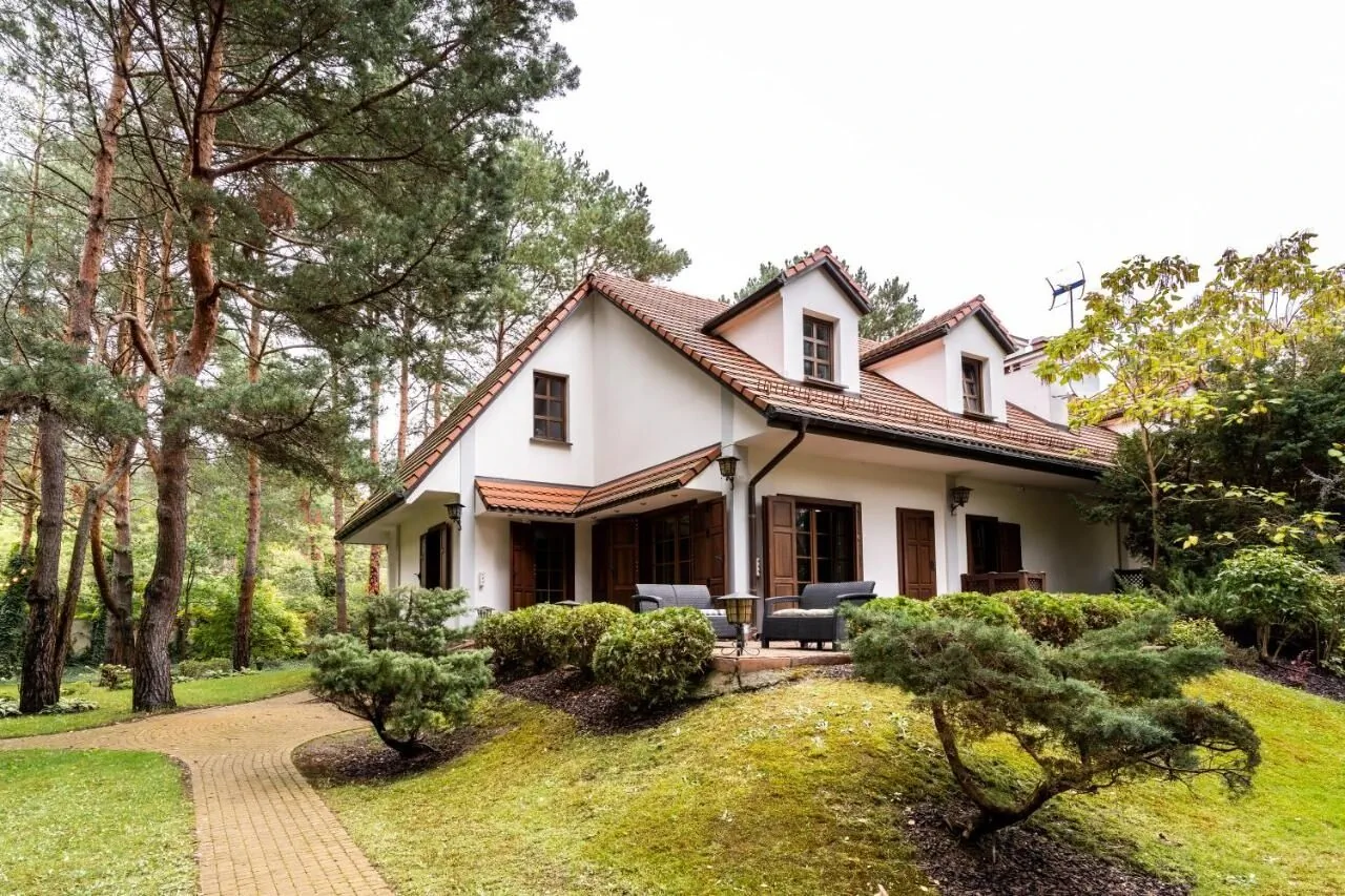 Willa Las&Luksus Jacuzzi, Sauna i Relaks pod Warszawą