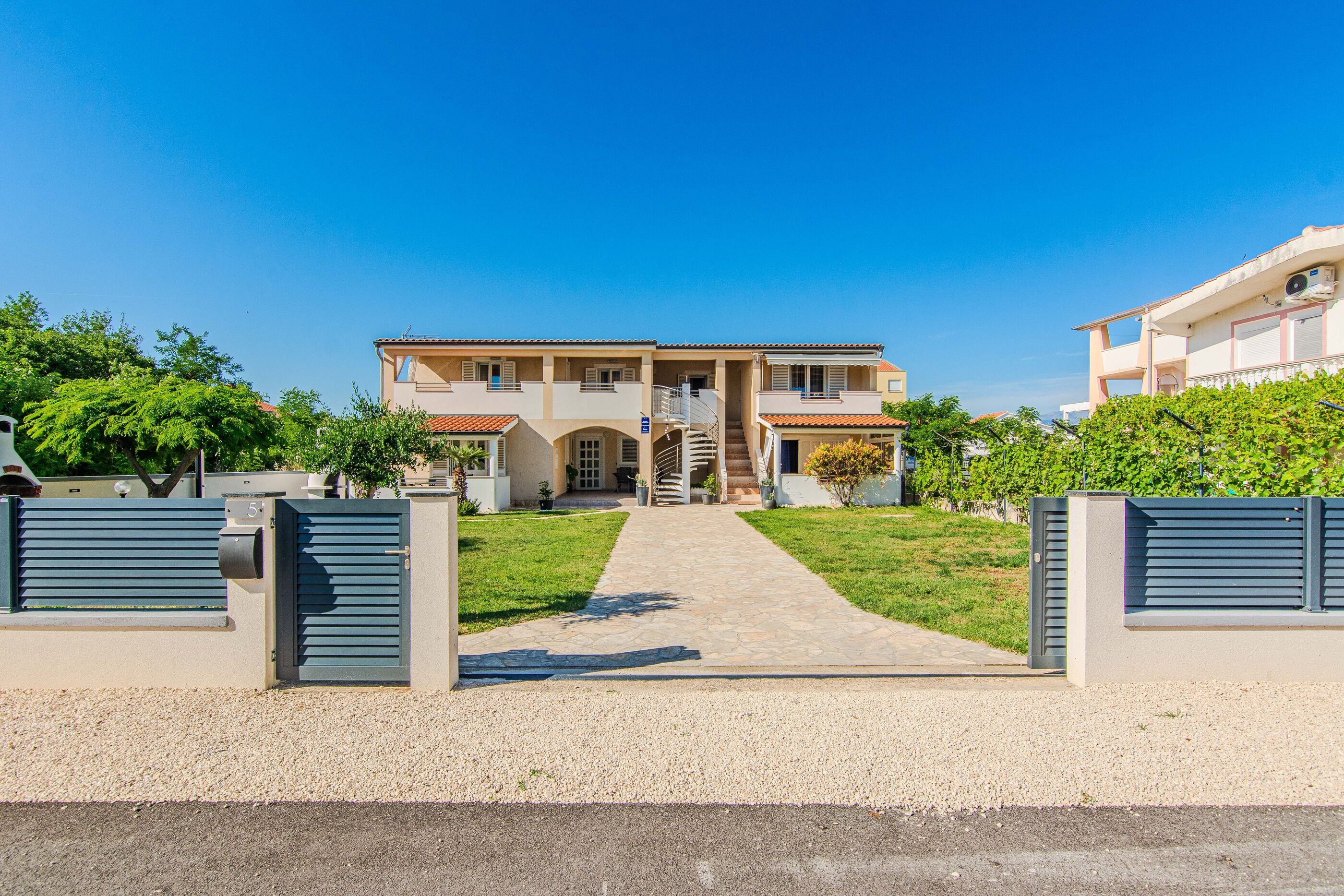 Apartments Juracak Josip i Mira Nin II