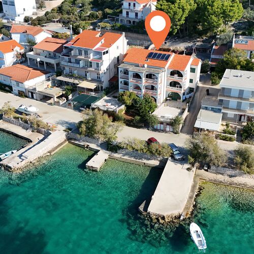 Apartment and Rooms Ive Tisno