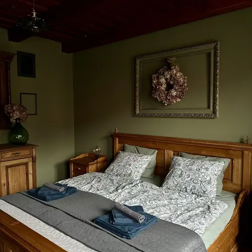 h&aacute;l&oacute;szoba francia&aacute;ggyal