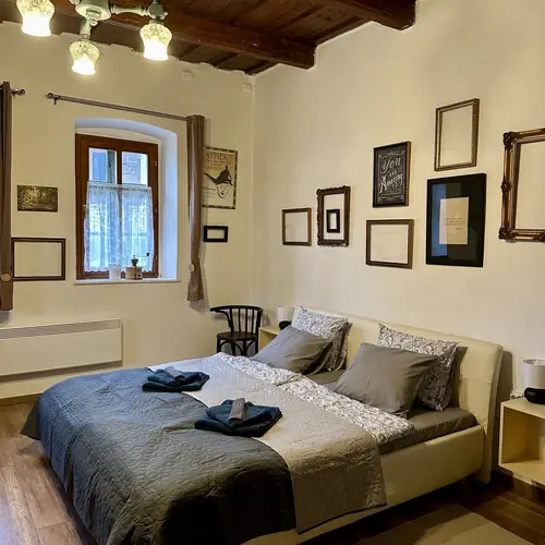 2. h&aacute;l&oacute;szoba francia&aacute;ggyal