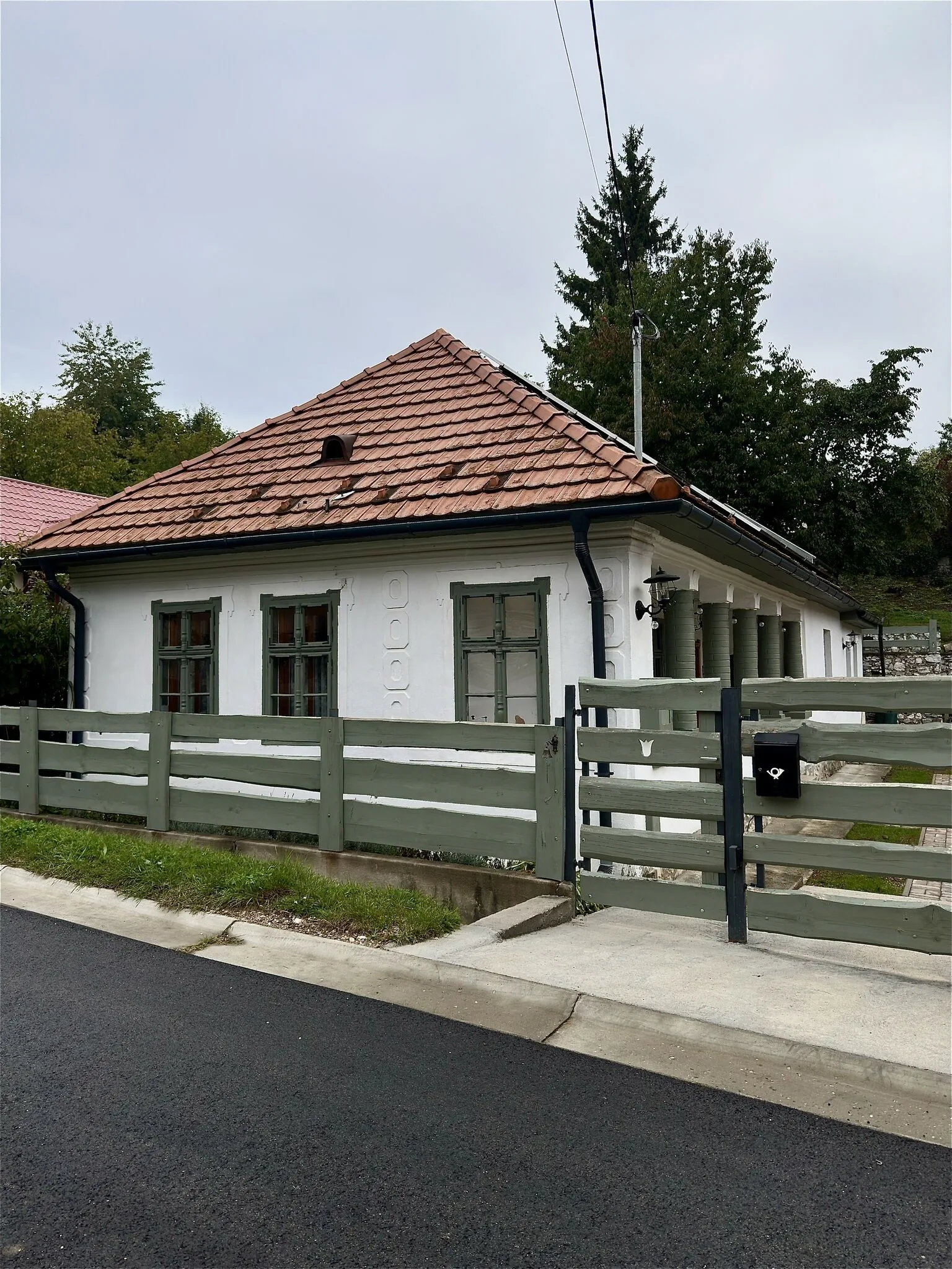 DIRIMA vend&eacute;gh&aacute;z