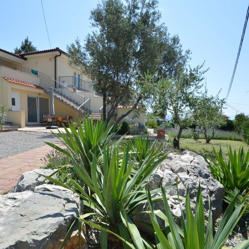 Apartments With Parking Space Novi Vinodolski - 24716