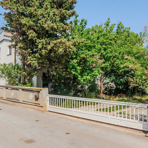 Apartmanok Parkolóhellyel Vir - 24740