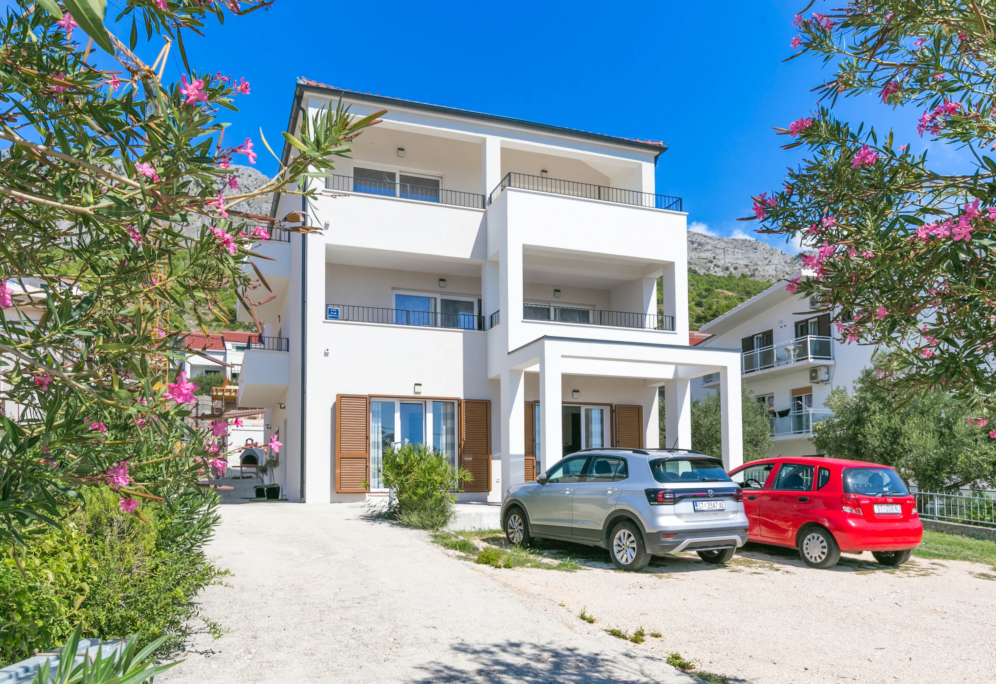 Family Friendly Seaside Apartments Duće, Omiš - 24876 Duće