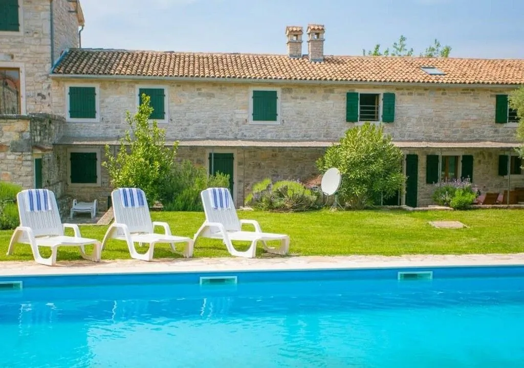 Apartments With Swimming Pool Sveti Lovreč, Central Istria - Središnja Istra - 24928 Sveti Lovreč