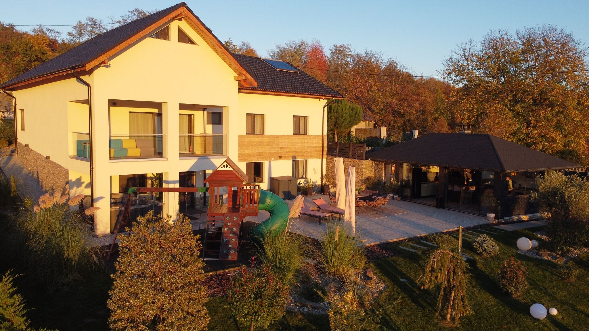 Vila Above Village Berislăveşti