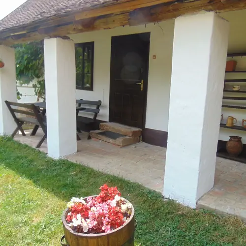 Szaun&aacute;s Kish&aacute;z