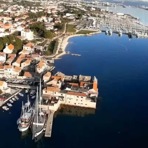 House Alice Kastel Gomilica