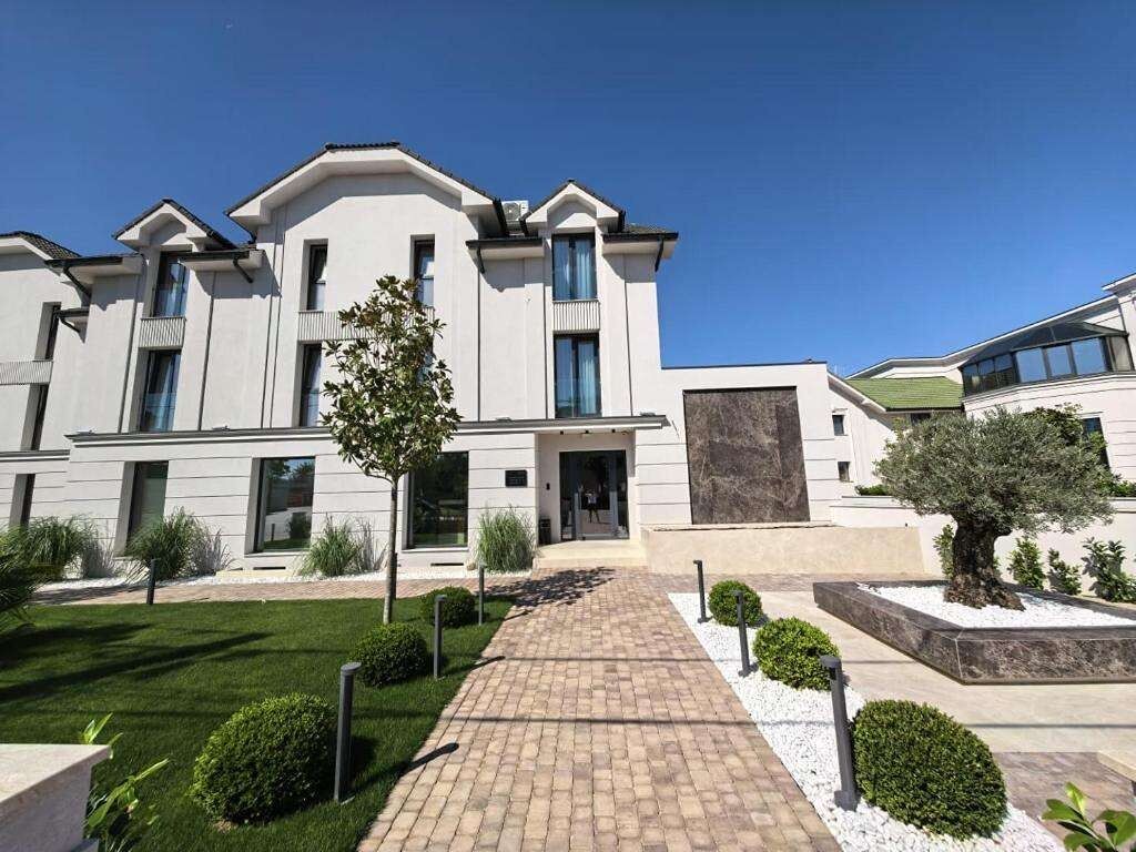 Royal Rooms by J'adore Lugoj